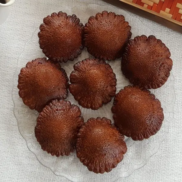 Handesh - Bangladeshi rice flour and date molasses cakes